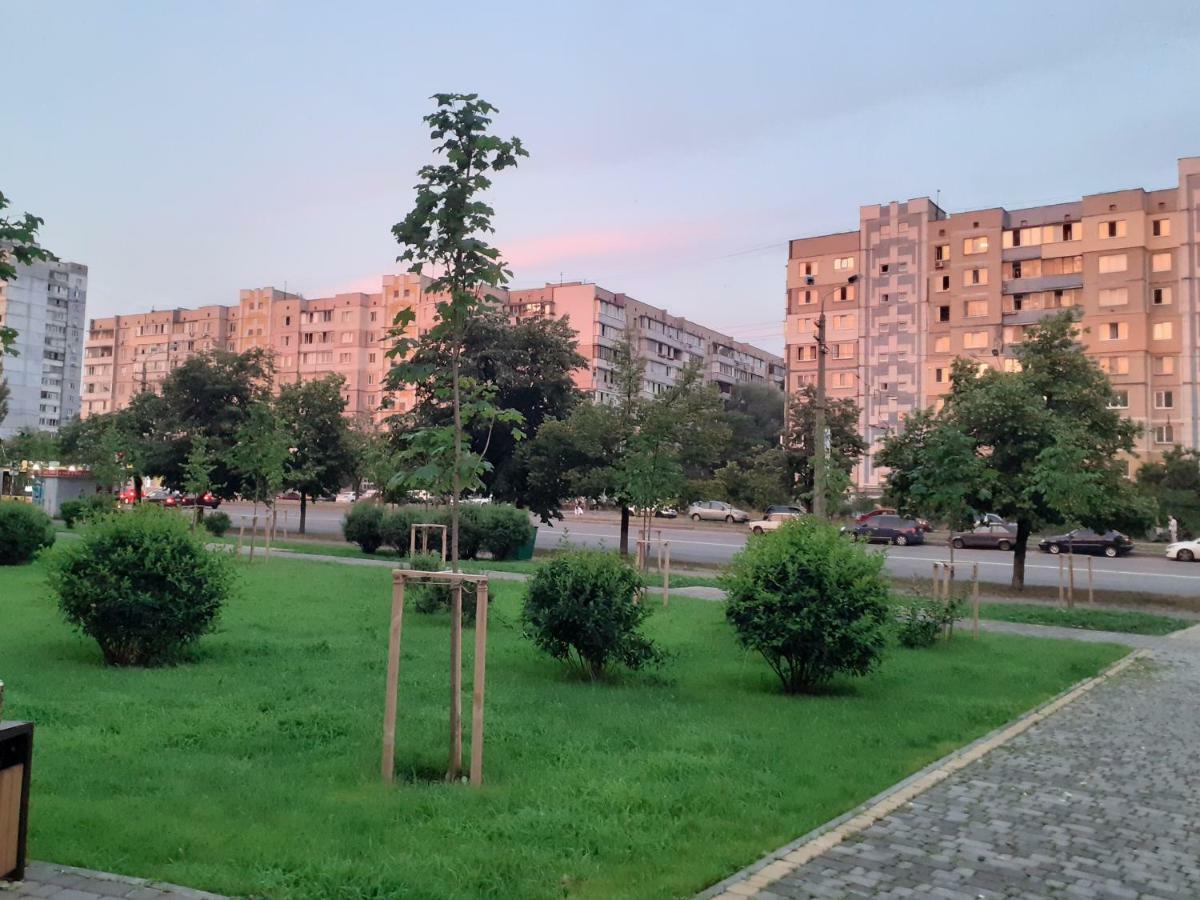 Apartment двухкомнатная в центре троещины *